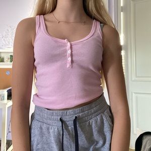 pink tank top